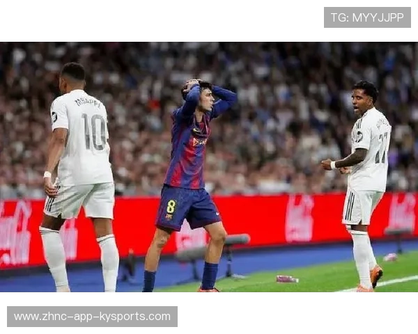 巴萨连续快速配合创造空当，佩德里抽射稍稍偏出